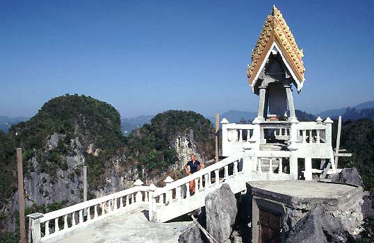 P toppen vid Tiger Cave Temple, Wat Tham Sua