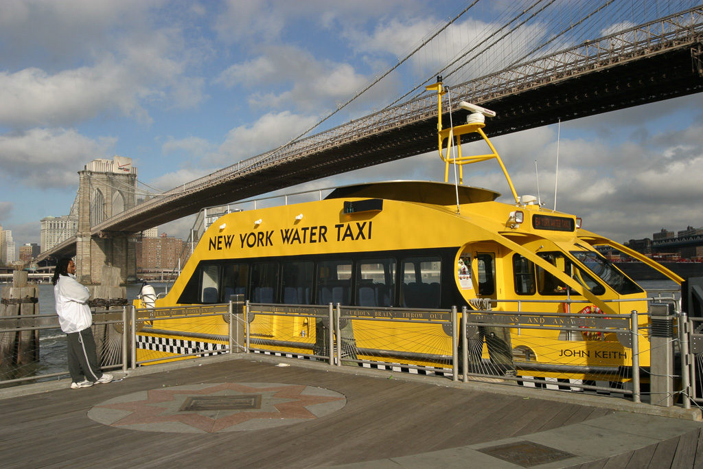 New York Water Taxi, taxibåt mellan Manhattan och Brooklyn