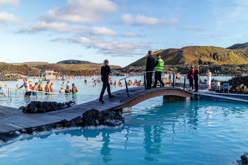 Bada i Blå lagunen på Island