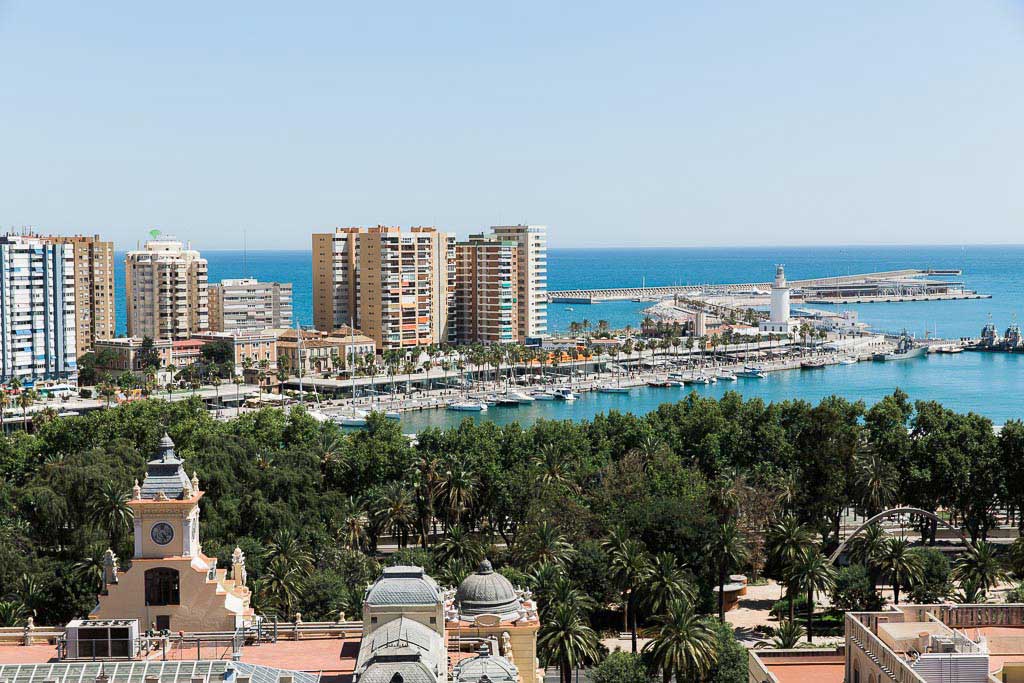 Malaga, utsikt över strandpromenaden