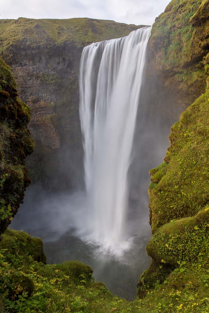 Mäktiga vattenfallet Skogafoss